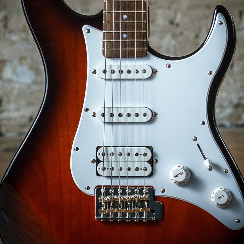 Yamaha Pacifica 112J elgitar Old Violin Sunburst