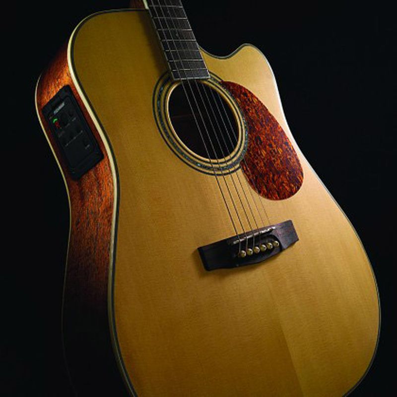 Cort MR710F NAT Westerngitar med pickup